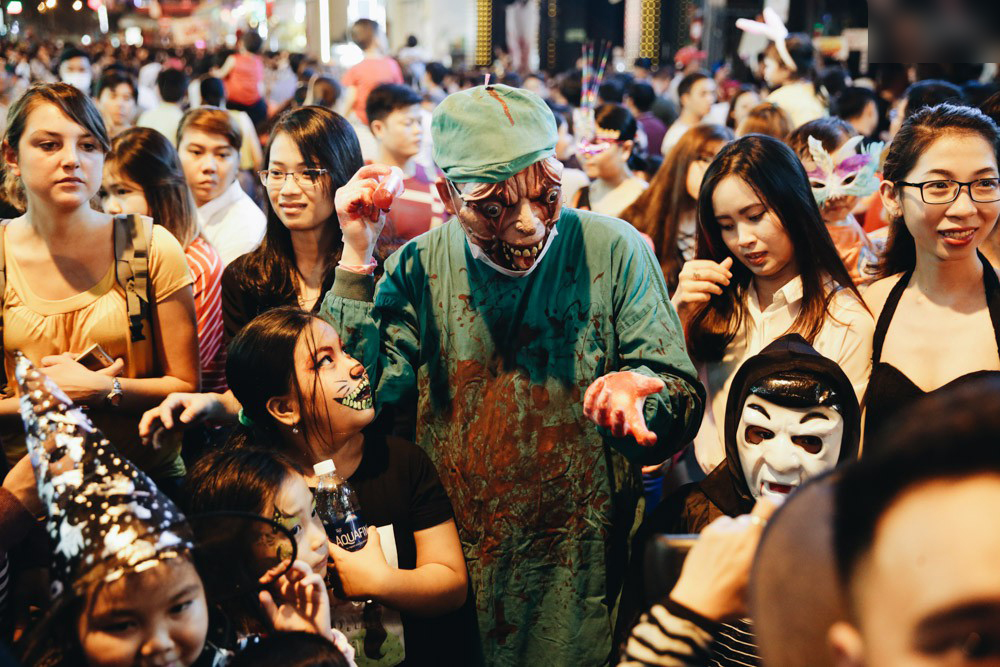 Giới trẻ Sài Gòn hưởng ứng Halloween: Phố đi bộ Bùi Viện là sàn hóa thân đặc sắc nhất năm nay!